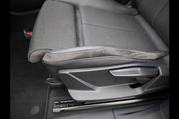 Audi Q3 45 TFSI e S edition | S-line | Trekhaak | Camera | 20'' | Side Assist | Prijs Rijklaar !!