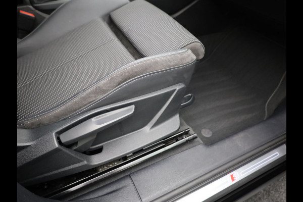 Audi Q3 45 TFSI e S edition | S-line | Trekhaak | Camera | 20'' | Side Assist | Prijs Rijklaar !!