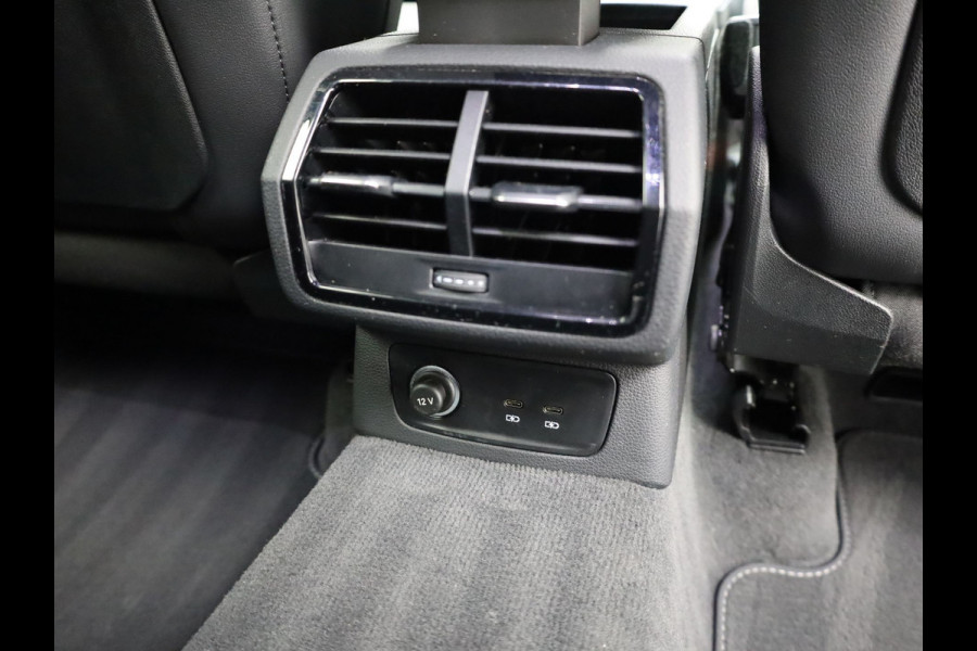 Audi Q3 45 TFSI e S edition | S-line | Trekhaak | Camera | 20'' | Side Assist | Prijs Rijklaar !!