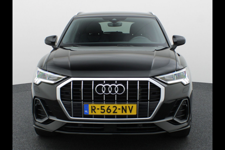 Audi Q3 45 TFSI e S edition | S-line | Trekhaak | Camera | 20'' | Side Assist | Prijs Rijklaar !!