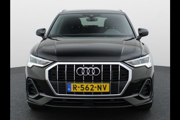 Audi Q3 45 TFSI e S edition | S-line | Trekhaak | Camera | 20'' | Side Assist | Prijs Rijklaar !!