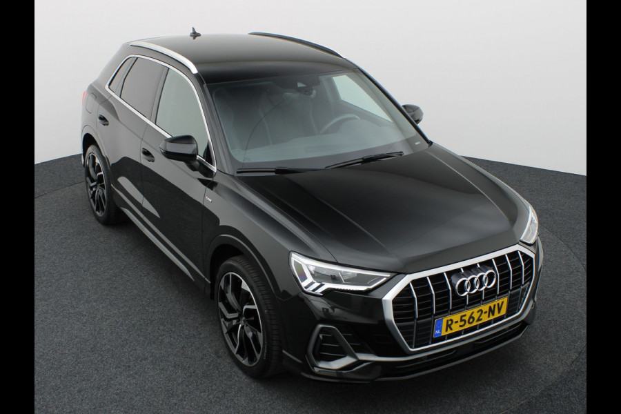 Audi Q3 45 TFSI e S edition | S-line | Trekhaak | Camera | 20'' | Side Assist | Prijs Rijklaar !!
