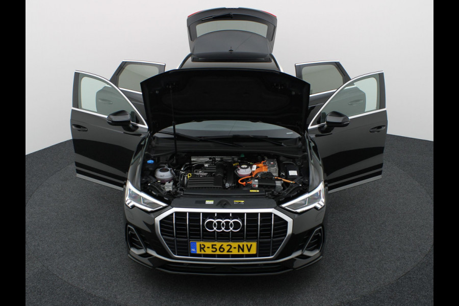 Audi Q3 45 TFSI e S edition | S-line | Trekhaak | Camera | 20'' | Side Assist | Prijs Rijklaar !!
