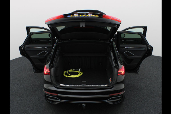 Audi Q3 45 TFSI e S edition | S-line | Trekhaak | Camera | 20'' | Side Assist | Prijs Rijklaar !!