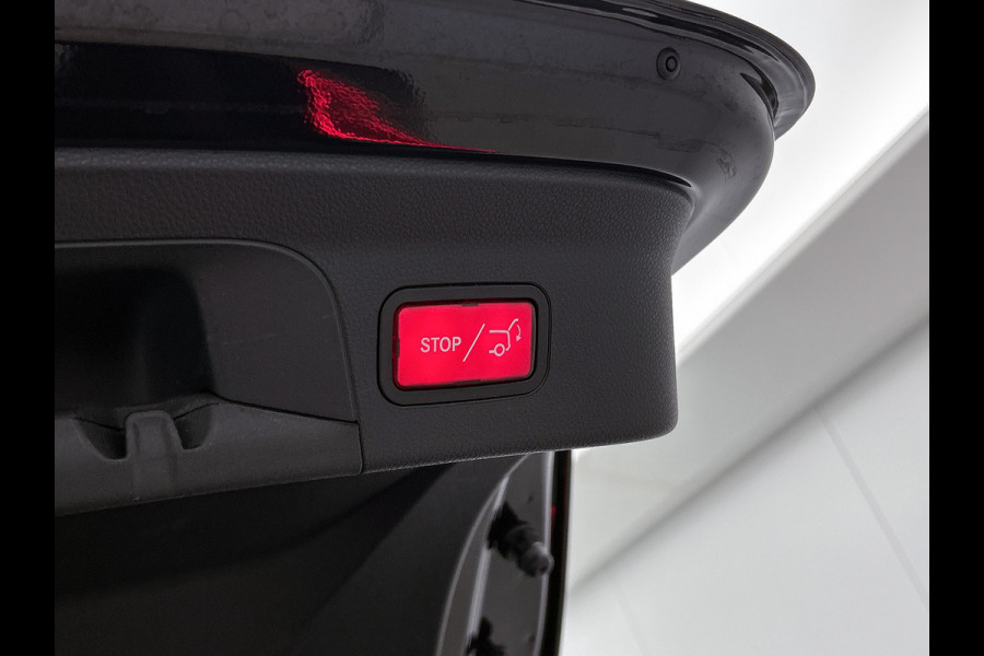 Mercedes-Benz GLC 300 e 4MATIC Business Solution AMG | AMG-Line interieur | AMG-Line Exterieur| Achteruitrij camera | Stoelverwarming |Sfeerverlichting | Trekhaak | 24 Maanden Mercedes-Benz Certified garantie