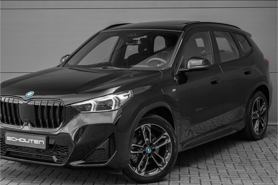 BMW X1 xDrive25e M-Sport Pano Driving Assist Pro Stuur & Stoelverw 360° HUD