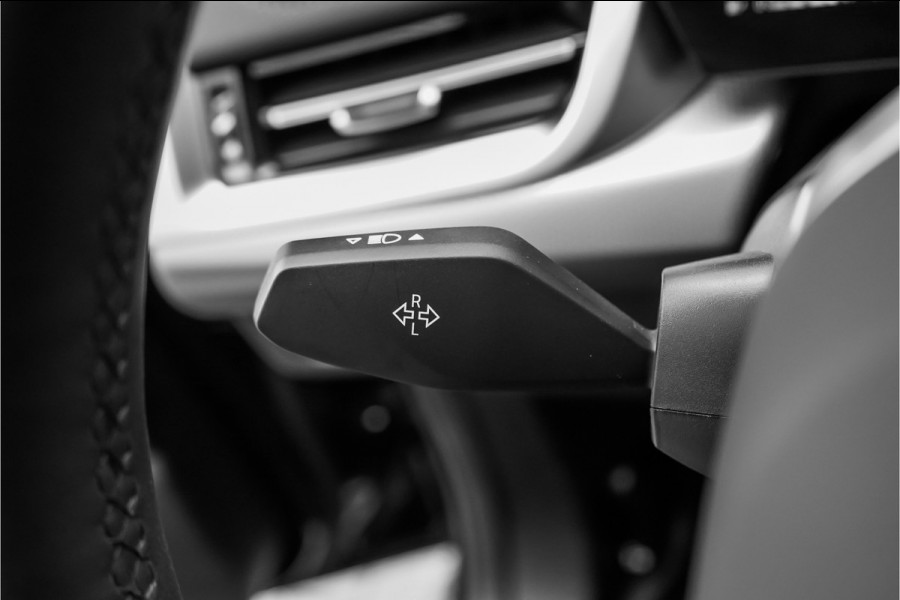 BMW X1 xDrive25e M-Sport Pano Driving Assist Pro Stuur & Stoelverw 360° HUD