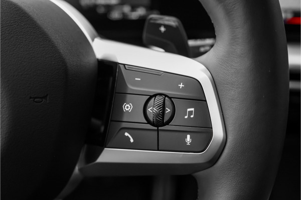 BMW X1 xDrive25e M-Sport Pano Driving Assist Pro Stuur & Stoelverw 360° HUD