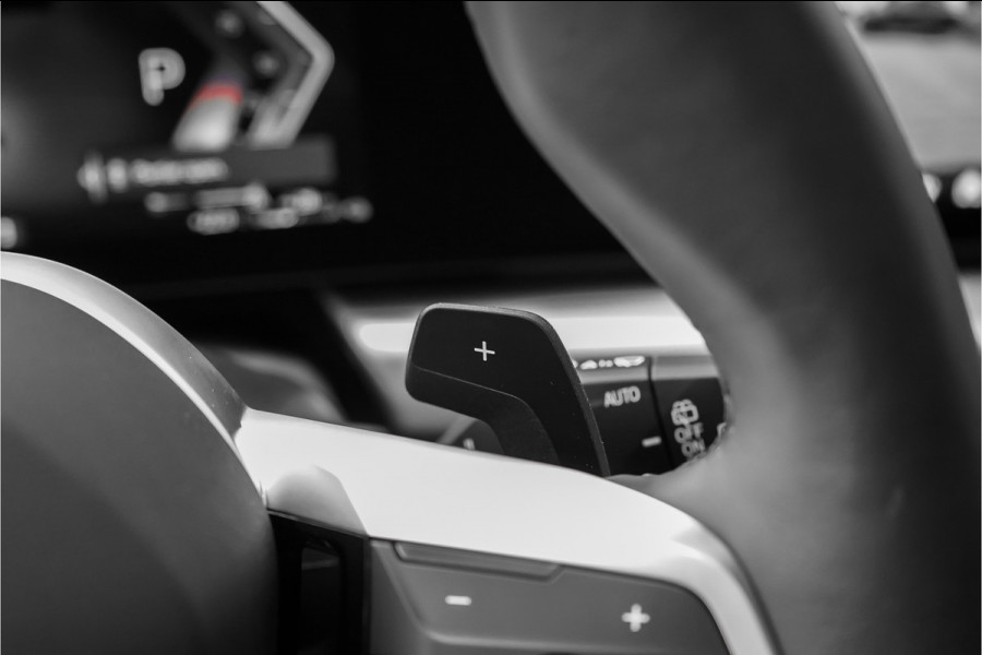 BMW X1 xDrive25e M-Sport Pano Driving Assist Pro Stuur & Stoelverw 360° HUD