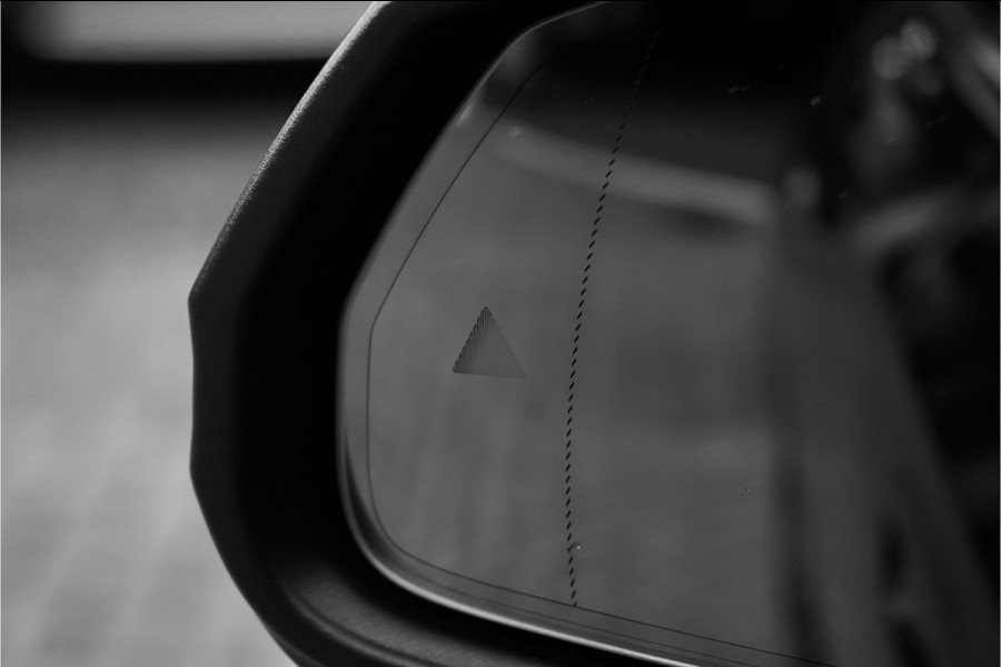 BMW X1 xDrive25e M-Sport Pano Driving Assist Pro Stuur & Stoelverw 360° HUD