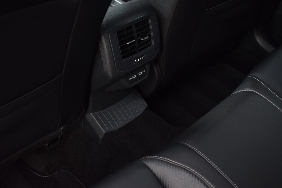 Volkswagen T-Roc 1.5 TSI R-Line Leer | Pano | Camera