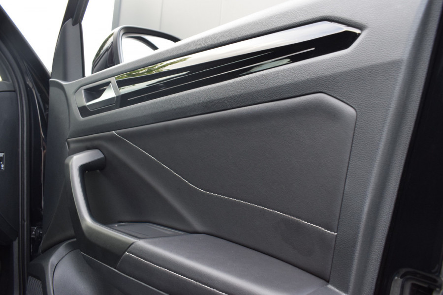 Volkswagen T-Roc 1.5 TSI R-Line Leer | Pano | Camera