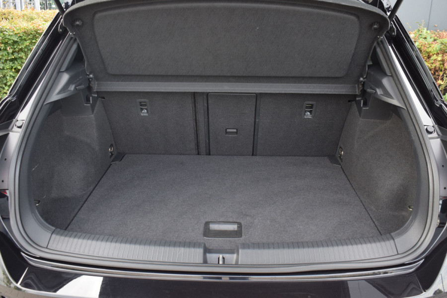 Volkswagen T-Roc 1.5 TSI R-Line Leer | Pano | Camera