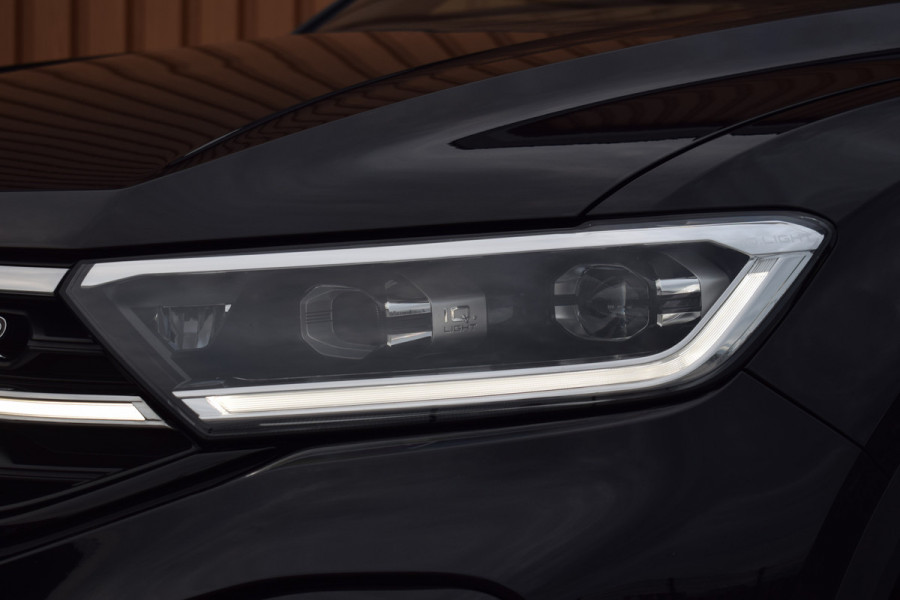 Volkswagen T-Roc 1.5 TSI R-Line Leer | Pano | Camera