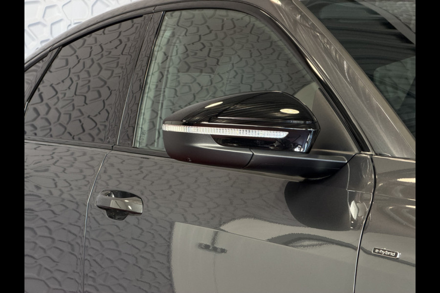 Audi Q5 Sportback Audi Q5 Sportback 55 TFSI e quattro S edition 367 PK | Black Optic | Tech Plus | Matrix LED | Panorama | 21" Audi Spor NW PRIJS € 92.647.-