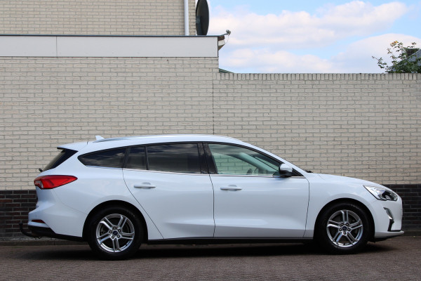 Ford FOCUS Wagon 1.0 EcoBoost Trend Edition Business | Adaptieve cruise | Trekhaak | Parkeersensoren voor + achter | Navigatie
