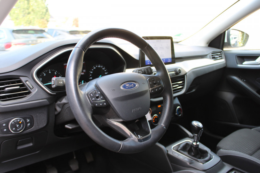 Ford FOCUS Wagon 1.0 EcoBoost Trend Edition Business | Adaptieve cruise | Trekhaak | Parkeersensoren voor + achter | Navigatie