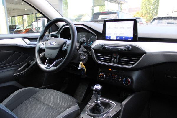 Ford FOCUS Wagon 1.0 EcoBoost Trend Edition Business | Adaptieve cruise | Trekhaak | Parkeersensoren voor + achter | Navigatie