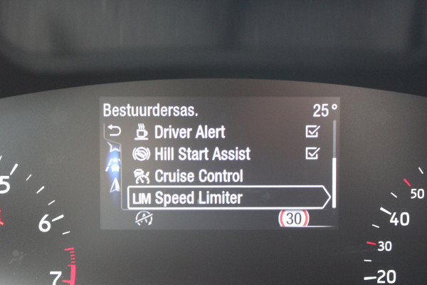 Ford FOCUS Wagon 1.0 EcoBoost Trend Edition Business | Adaptieve cruise | Trekhaak | Parkeersensoren voor + achter | Navigatie