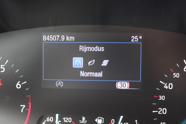 Ford FOCUS Wagon 1.0 EcoBoost Trend Edition Business | Adaptieve cruise | Trekhaak | Parkeersensoren voor + achter | Navigatie