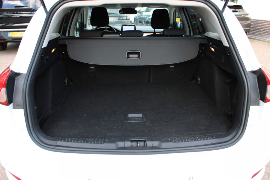 Ford FOCUS Wagon 1.0 EcoBoost Trend Edition Business | Adaptieve cruise | Trekhaak | Parkeersensoren voor + achter | Navigatie