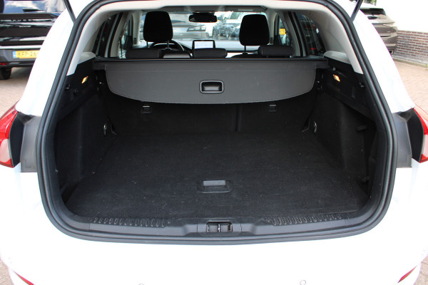 Ford FOCUS Wagon 1.0 EcoBoost Trend Edition Business | Adaptieve cruise | Trekhaak | Parkeersensoren voor + achter | Navigatie