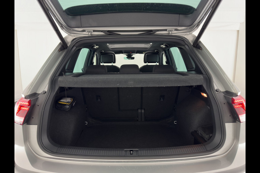 Volkswagen Tiguan 1.5 TSI ACT R-Line Highline Business Aut. *PANO | ADAPTIVE-CRUISE | FULL-LED | HEATED-COMFORTSEATS | KEYLESS | DIGI-COCKPIT | CAMERA | NAVI-FULLMAP | PRIVACY-GLASS | SHIFT-PADDLES | 19