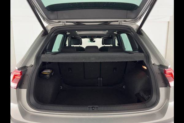 Volkswagen Tiguan 1.5 TSI ACT R-Line Highline Business Aut. *PANO | ADAPTIVE-CRUISE | FULL-LED | HEATED-COMFORTSEATS | KEYLESS | DIGI-COCKPIT | CAMERA | NAVI-FULLMAP | PRIVACY-GLASS | SHIFT-PADDLES | 19