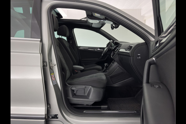 Volkswagen Tiguan 1.5 TSI ACT R-Line Highline Business Aut. *PANO | ADAPTIVE-CRUISE | FULL-LED | HEATED-COMFORTSEATS | KEYLESS | DIGI-COCKPIT | CAMERA | NAVI-FULLMAP | PRIVACY-GLASS | SHIFT-PADDLES | 19