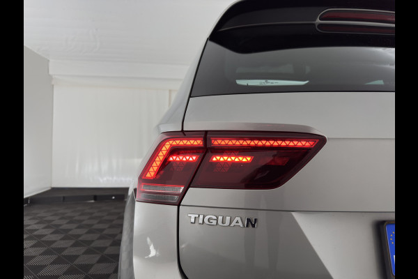 Volkswagen Tiguan 1.5 TSI ACT R-Line Highline Business Aut. *PANO | ADAPTIVE-CRUISE | FULL-LED | HEATED-COMFORTSEATS | KEYLESS | DIGI-COCKPIT | CAMERA | NAVI-FULLMAP | PRIVACY-GLASS | SHIFT-PADDLES | 19