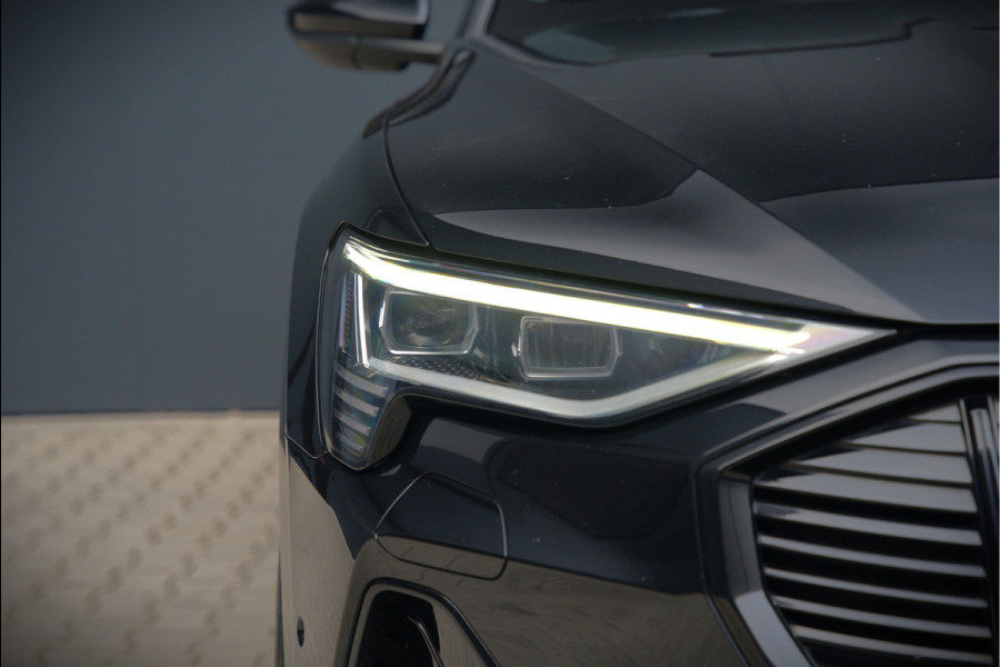 Audi e-tron e-tron 50 quattro Launch edition Black 71 kWh | Black Edition | Panoramadak | Memory Seat | Luchtvering | Adaptive Cruise Control | Keyless | Matrix LED | Trekhaak | Stoelverwarming | NAP | SOH 94,39%