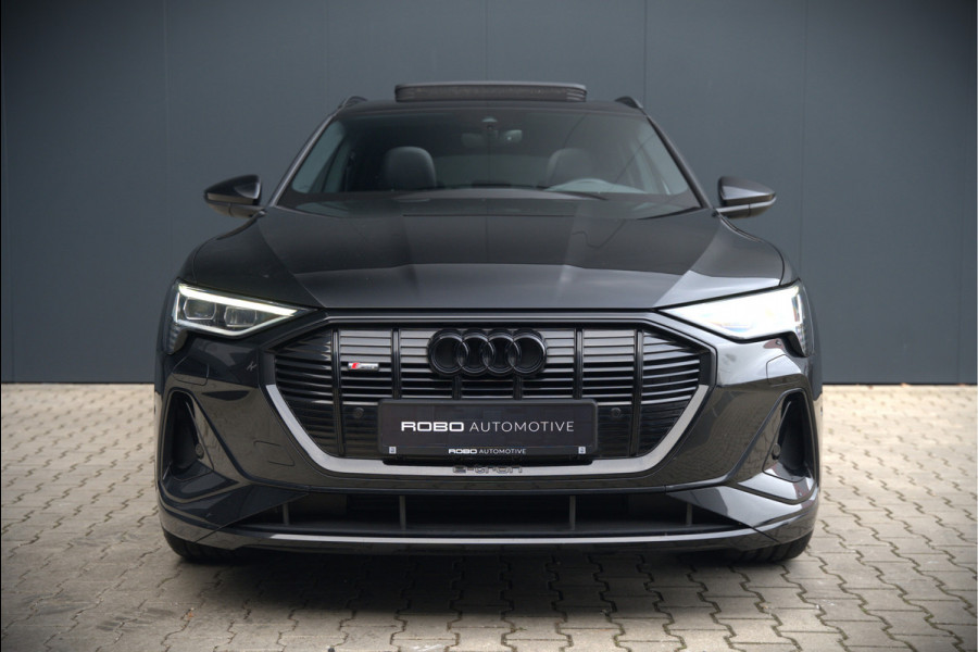 Audi e-tron e-tron 50 quattro Launch edition Black 71 kWh | Black Edition | Panoramadak | Memory Seat | Luchtvering | Adaptive Cruise Control | Keyless | Matrix LED | Trekhaak | Stoelverwarming | NAP | SOH 94,39%