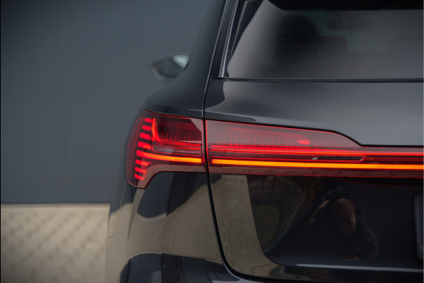 Audi e-tron e-tron 50 quattro Launch edition Black 71 kWh | Black Edition | Panoramadak | Memory Seat | Luchtvering | Adaptive Cruise Control | Keyless | Matrix LED | Trekhaak | Stoelverwarming | NAP | SOH 94,39%