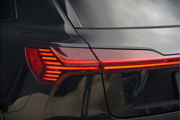 Audi e-tron e-tron 50 quattro Launch edition Black 71 kWh | Black Edition | Panoramadak | Memory Seat | Luchtvering | Adaptive Cruise Control | Keyless | Matrix LED | Trekhaak | Stoelverwarming | NAP | SOH 94,39%