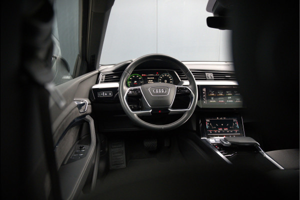Audi e-tron e-tron 50 quattro Launch edition Black 71 kWh | Black Edition | Panoramadak | Memory Seat | Luchtvering | Adaptive Cruise Control | Keyless | Matrix LED | Trekhaak | Stoelverwarming | NAP | SOH 94,39%