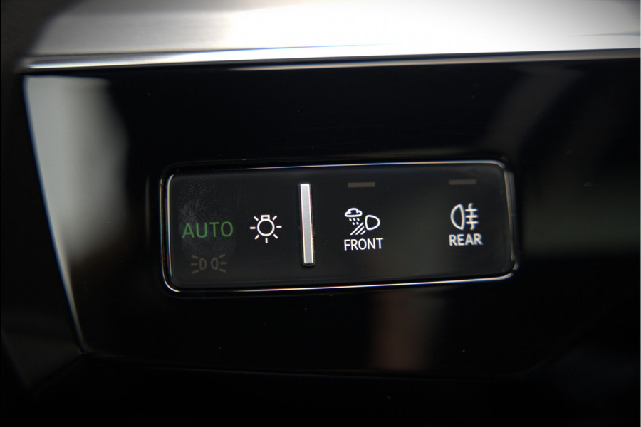 Audi e-tron e-tron 50 quattro Launch edition Black 71 kWh | Black Edition | Panoramadak | Memory Seat | Luchtvering | Adaptive Cruise Control | Keyless | Matrix LED | Trekhaak | Stoelverwarming | NAP | SOH 94,39%