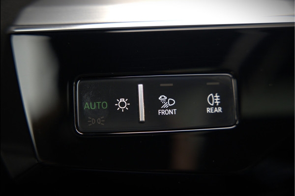 Audi e-tron e-tron 50 quattro Launch edition Black 71 kWh | Black Edition | Panoramadak | Memory Seat | Luchtvering | Adaptive Cruise Control | Keyless | Matrix LED | Trekhaak | Stoelverwarming | NAP | SOH 94,39%