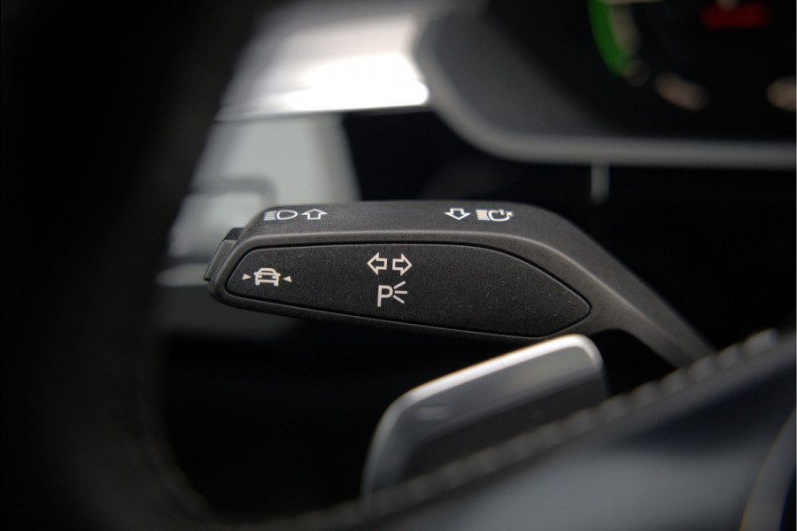 Audi e-tron e-tron 50 quattro Launch edition Black 71 kWh | Black Edition | Panoramadak | Memory Seat | Luchtvering | Adaptive Cruise Control | Keyless | Matrix LED | Trekhaak | Stoelverwarming | NAP | SOH 94,39%