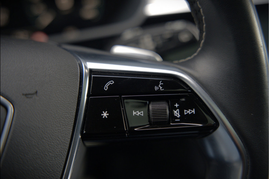 Audi e-tron e-tron 50 quattro Launch edition Black 71 kWh | Black Edition | Panoramadak | Memory Seat | Luchtvering | Adaptive Cruise Control | Keyless | Matrix LED | Trekhaak | Stoelverwarming | NAP | SOH 94,39%