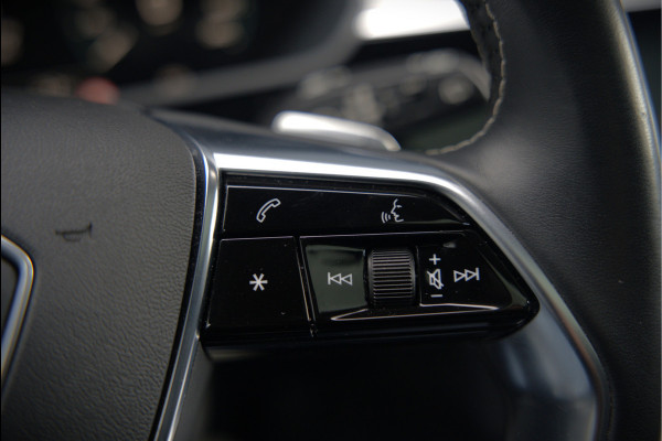 Audi e-tron e-tron 50 quattro Launch edition Black 71 kWh | Black Edition | Panoramadak | Memory Seat | Luchtvering | Adaptive Cruise Control | Keyless | Matrix LED | Trekhaak | Stoelverwarming | NAP | SOH 94,39%