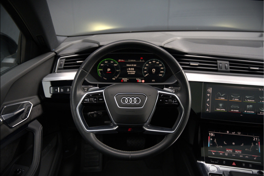Audi e-tron e-tron 50 quattro Launch edition Black 71 kWh | Black Edition | Panoramadak | Memory Seat | Luchtvering | Adaptive Cruise Control | Keyless | Matrix LED | Trekhaak | Stoelverwarming | NAP | SOH 94,39%