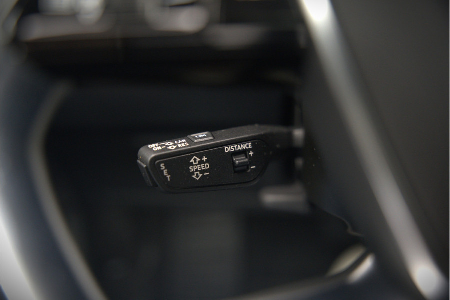 Audi e-tron e-tron 50 quattro Launch edition Black 71 kWh | Black Edition | Panoramadak | Memory Seat | Luchtvering | Adaptive Cruise Control | Keyless | Matrix LED | Trekhaak | Stoelverwarming | NAP | SOH 94,39%