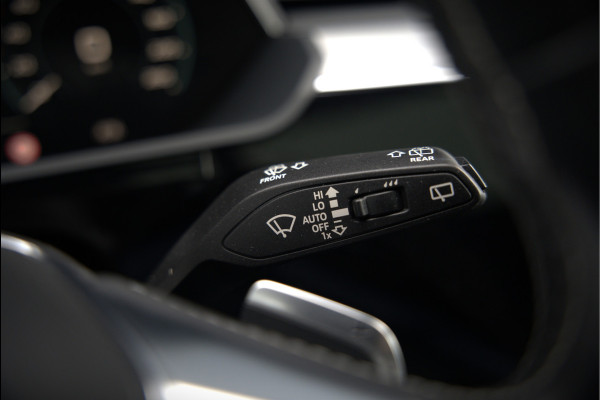Audi e-tron e-tron 50 quattro Launch edition Black 71 kWh | Black Edition | Panoramadak | Memory Seat | Luchtvering | Adaptive Cruise Control | Keyless | Matrix LED | Trekhaak | Stoelverwarming | NAP | SOH 94,39%
