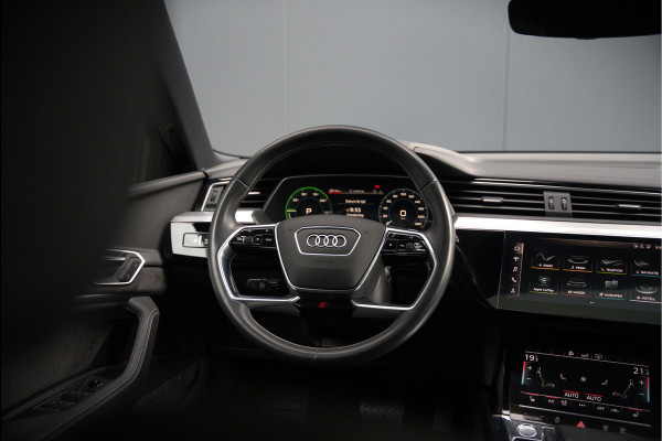 Audi e-tron e-tron 50 quattro Launch edition Black 71 kWh | Black Edition | Panoramadak | Memory Seat | Luchtvering | Adaptive Cruise Control | Keyless | Matrix LED | Trekhaak | Stoelverwarming | NAP | SOH 94,39%