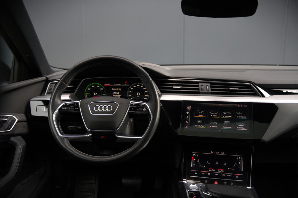 Audi e-tron e-tron 50 quattro Launch edition Black 71 kWh | Black Edition | Panoramadak | Memory Seat | Luchtvering | Adaptive Cruise Control | Keyless | Matrix LED | Trekhaak | Stoelverwarming | NAP | SOH 94,39%