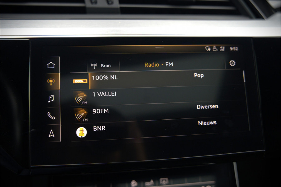 Audi e-tron e-tron 50 quattro Launch edition Black 71 kWh | Black Edition | Panoramadak | Memory Seat | Luchtvering | Adaptive Cruise Control | Keyless | Matrix LED | Trekhaak | Stoelverwarming | NAP | SOH 94,39%