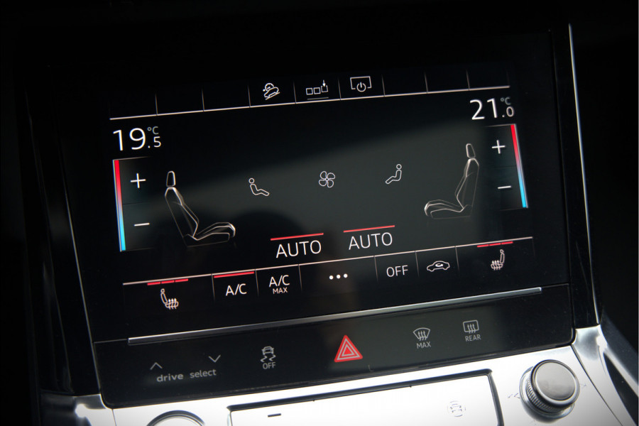 Audi e-tron e-tron 50 quattro Launch edition Black 71 kWh | Black Edition | Panoramadak | Memory Seat | Luchtvering | Adaptive Cruise Control | Keyless | Matrix LED | Trekhaak | Stoelverwarming | NAP | SOH 94,39%