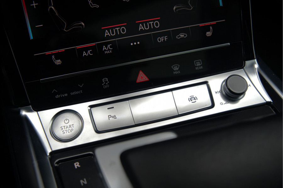 Audi e-tron e-tron 50 quattro Launch edition Black 71 kWh | Black Edition | Panoramadak | Memory Seat | Luchtvering | Adaptive Cruise Control | Keyless | Matrix LED | Trekhaak | Stoelverwarming | NAP | SOH 94,39%