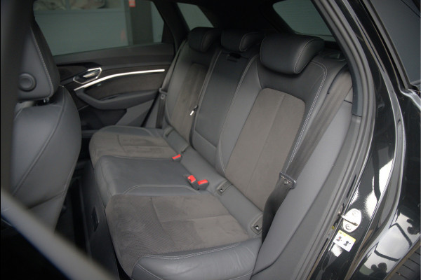 Audi e-tron e-tron 50 quattro Launch edition Black 71 kWh | Black Edition | Panoramadak | Memory Seat | Luchtvering | Adaptive Cruise Control | Keyless | Matrix LED | Trekhaak | Stoelverwarming | NAP | SOH 94,39%