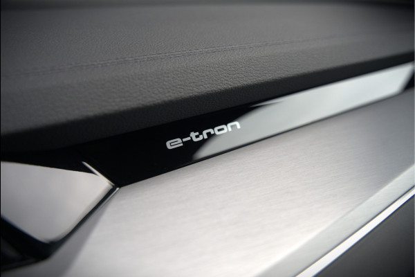 Audi e-tron e-tron 50 quattro Launch edition Black 71 kWh | Black Edition | Panoramadak | Memory Seat | Luchtvering | Adaptive Cruise Control | Keyless | Matrix LED | Trekhaak | Stoelverwarming | NAP | SOH 94,39%